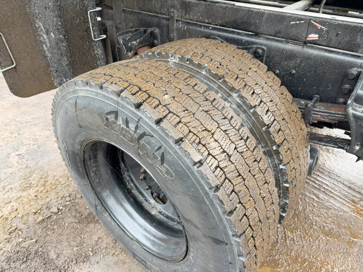 2013-ford-f750-xl-image-21