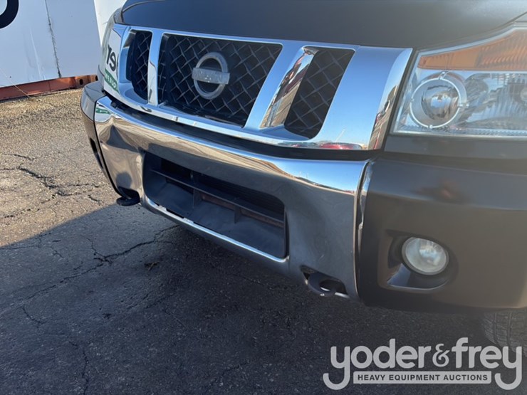 2011-nissan-titan-image-41