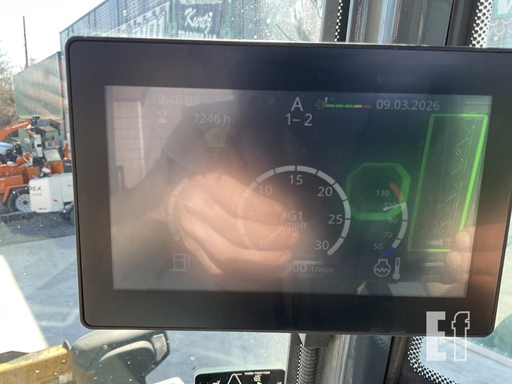 2020-deere-324l-image-15