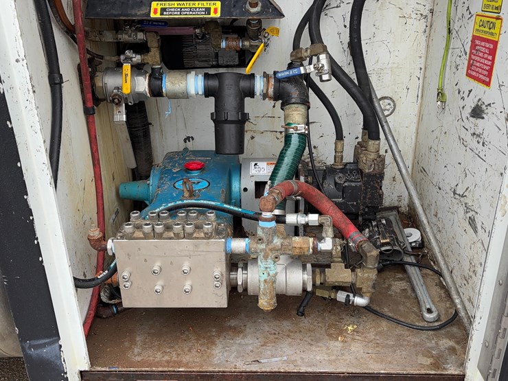 2018-peterbilt-567-hydrovac-truck-image-12