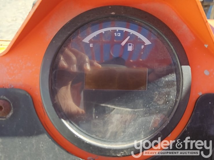 2016-jlg-6042-image-30