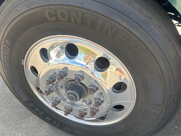 2016-kenworth-w900l-image-21