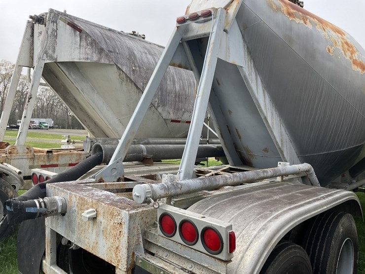 1973-fruehauf-tanker-image-4
