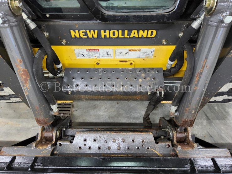 2017-new-holland-c232-image-22