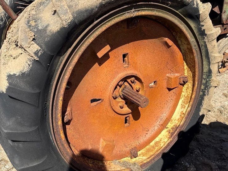 john-deere-b-image-7