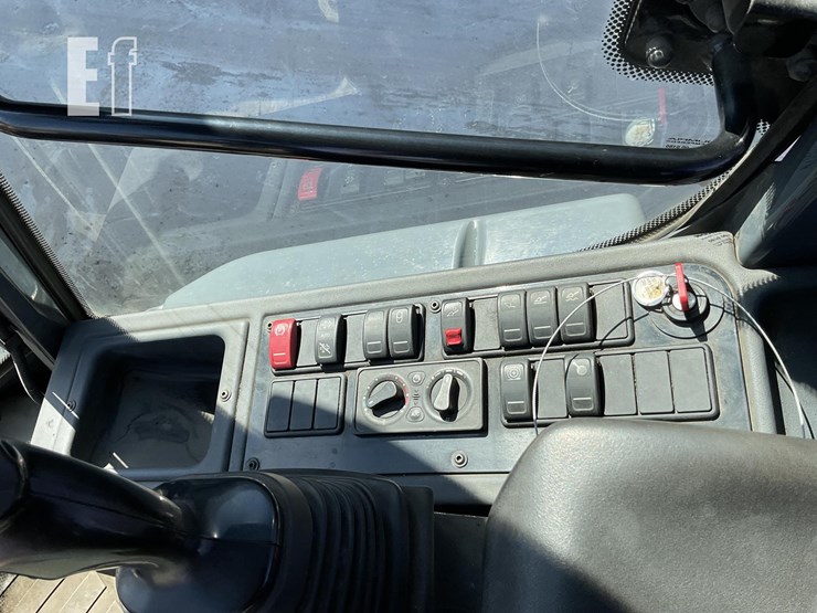 2020-deere-324l-image-13