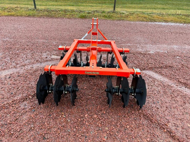 2022-land-pride-dh1048-image-5