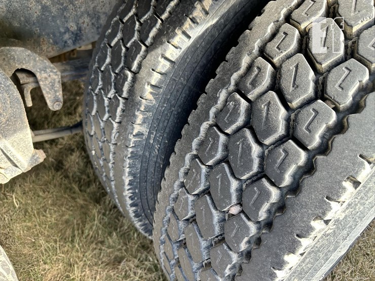 1991-freightliner-fld120-image-13