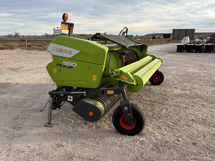 2020-claas-380-image-10