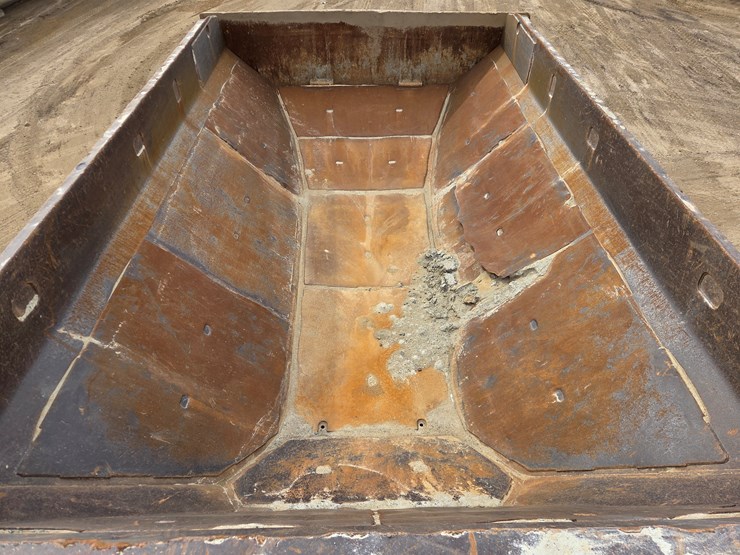 caterpillar-740-image-39