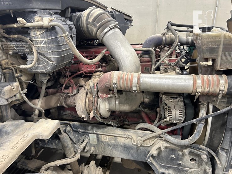 2016-peterbilt-579-image-25