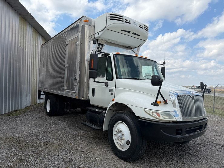 2004-international-durastar-4300-image-2