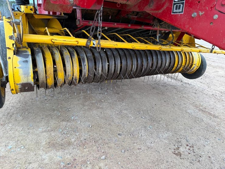 new-holland-br7060-image-23