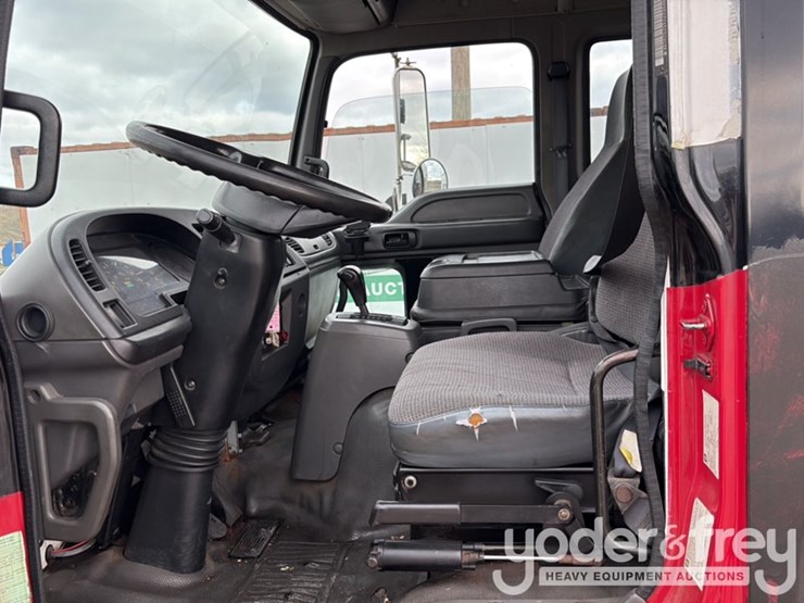 2001-isuzu-npr-image-47