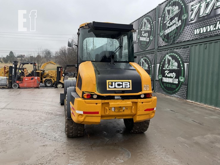 2010-jcb-409-image-3