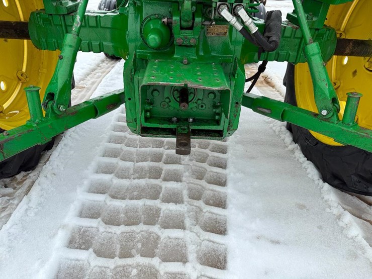 john-deere-3010-image-24