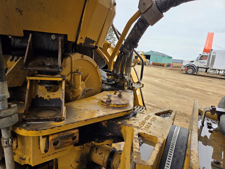 caterpillar-740-image-21