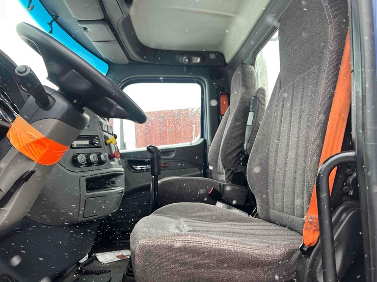 2016-peterbilt-579-image-57