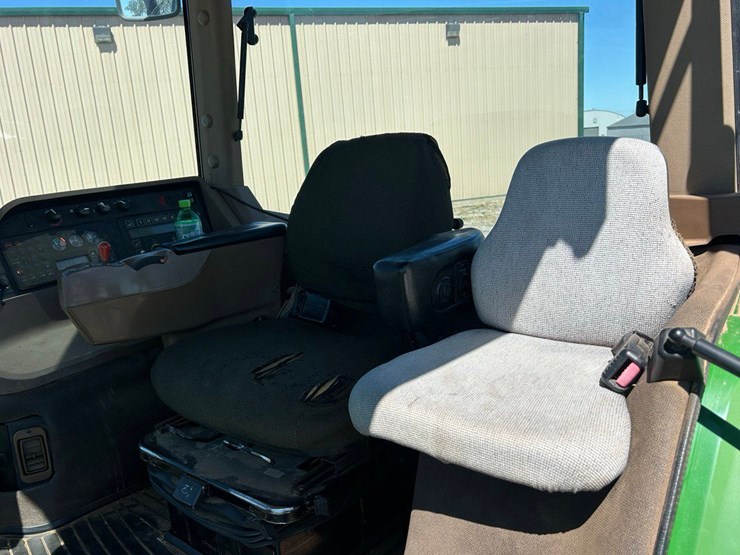 1996-john-deere-8200-image-26