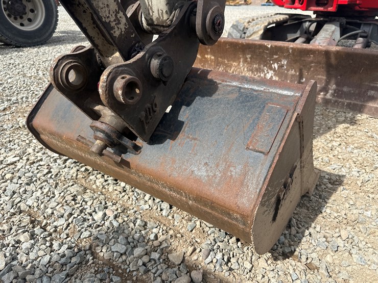 2014-takeuchi-tb240-image-31