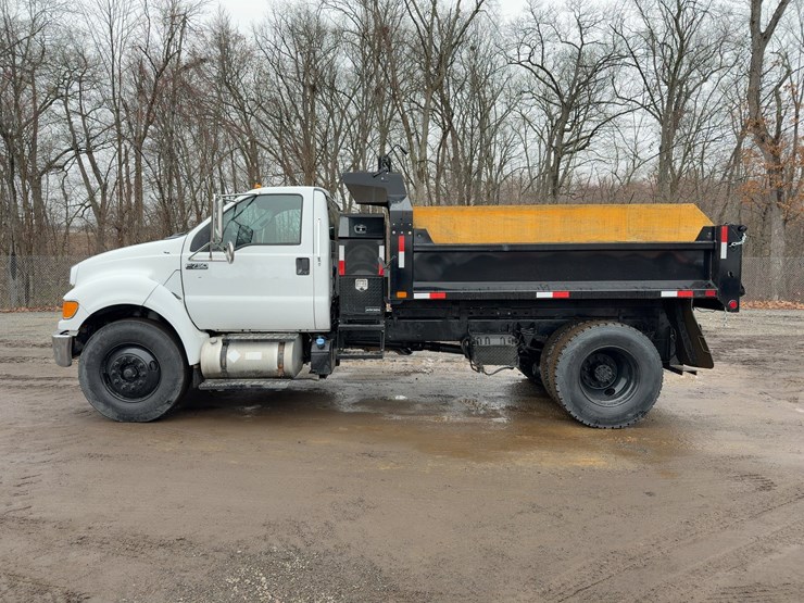 2013-ford-f750-xl-image-2