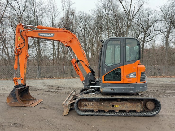 2019-doosan-dx85r-3-image-2