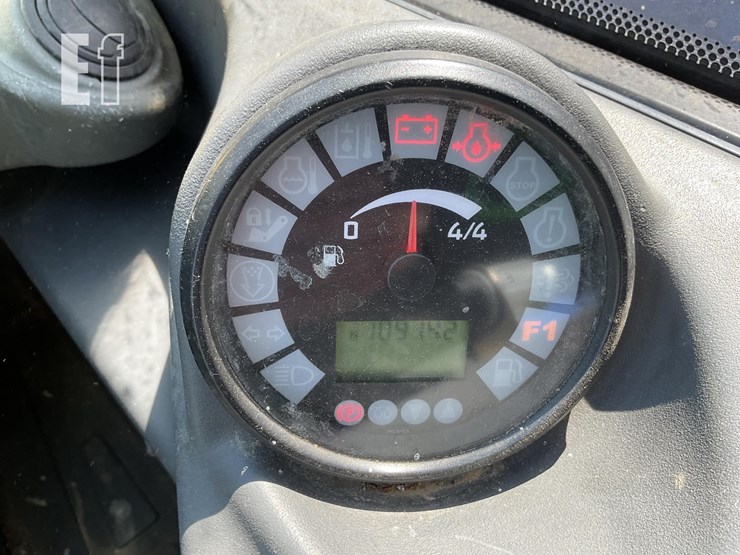 2021-deere-304l-image-13