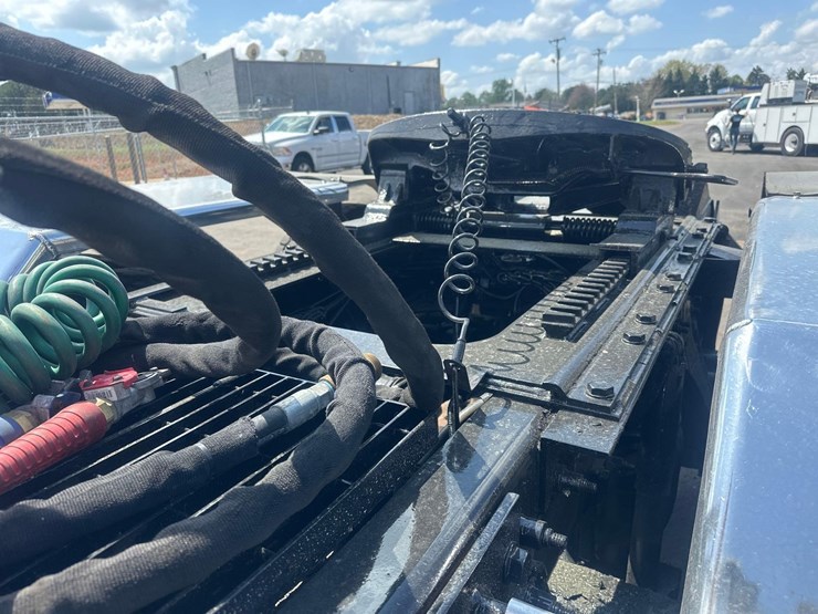 2016-kenworth-w900l-image-22