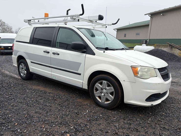 2013-dodge-caravan-image-3