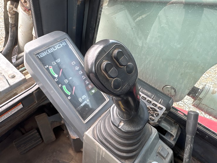 takeuchi-tl240-image-34