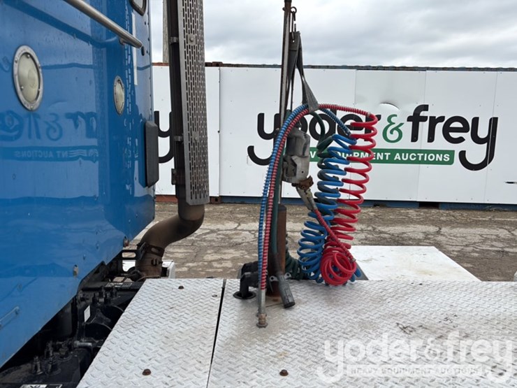 2018-peterbilt-579-image-13