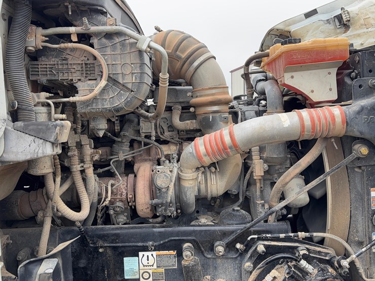 2018-peterbilt-567-hydrovac-truck-image-18