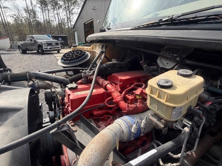 2008-freightliner-m2-106-image-91