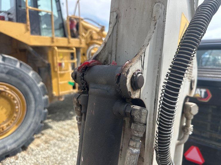 2014-takeuchi-tb240-image-26