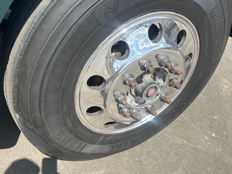 2016-kenworth-w900l-image-15