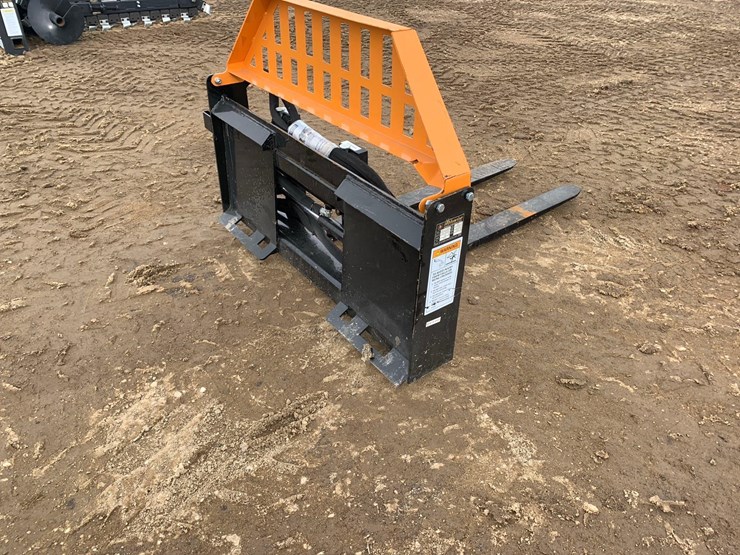 2025-wolverine-skid-steer-hydraulic-pallet-forks-image-4