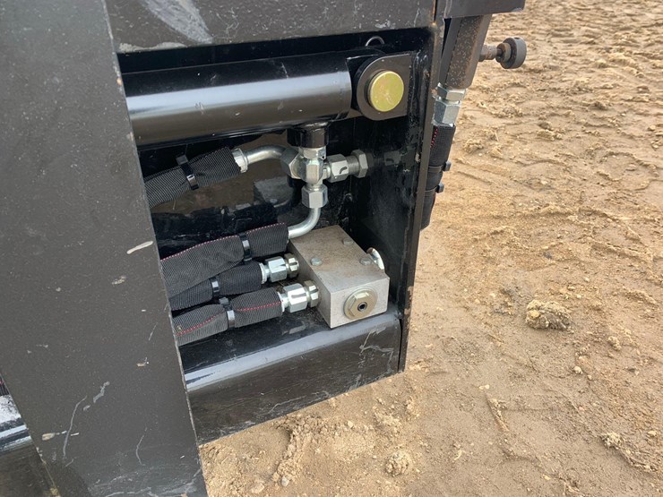 2025-wolverine-skid-steer-hydraulic-pallet-forks-image-8