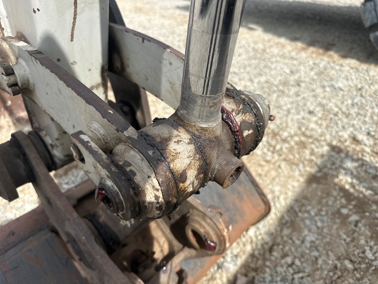 2014-takeuchi-tb240-image-27