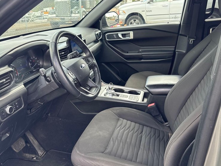 2016-ford-explorer-platinum-image-9