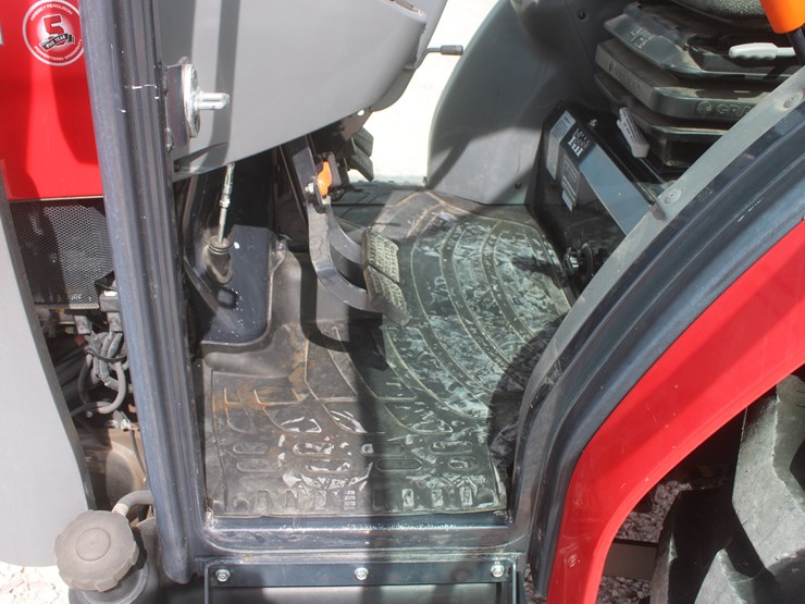 2018-massey-ferguson-1755m-image-23