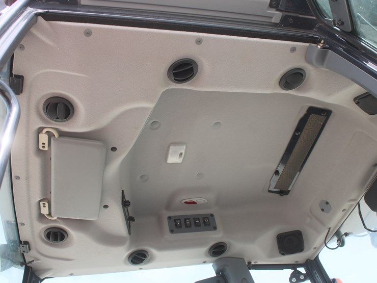 2018-massey-ferguson-1755m-image-22