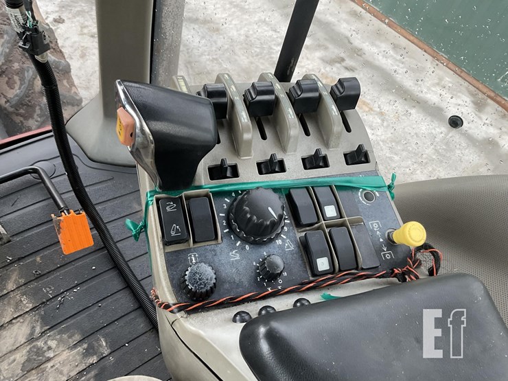 2006-case-ih-magnum-305-image-13