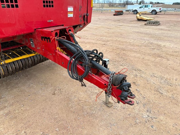 new-holland-br7060-image-21