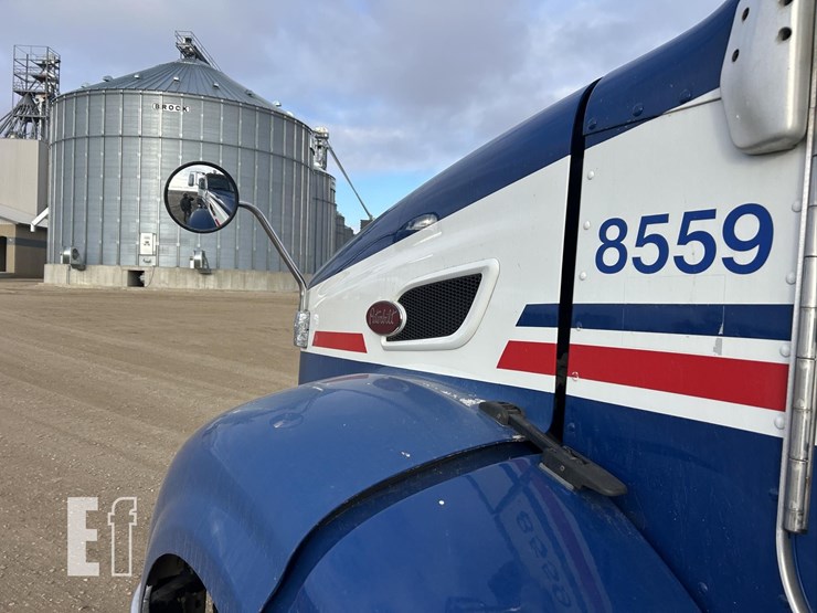 2014-peterbilt-384-image-13