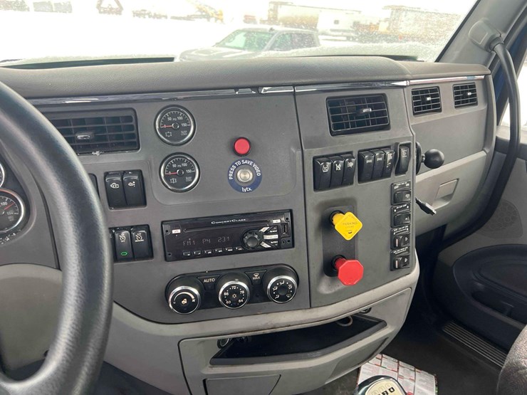 2016-peterbilt-579-image-48