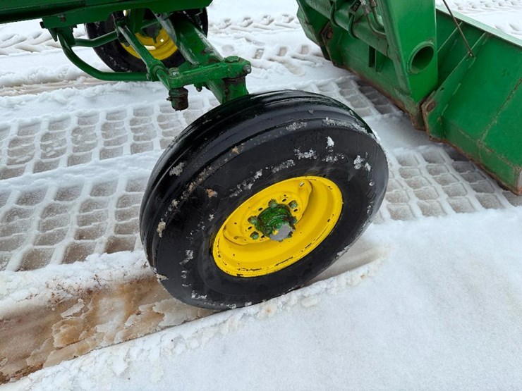 john-deere-3010-image-9