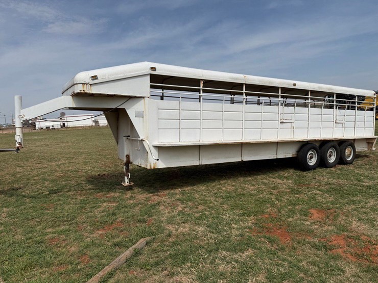 1993-cm-livestock-trailer-image-1