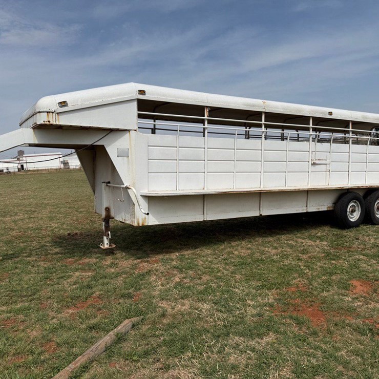 1993 CM Livestock Trailer