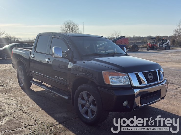 2011-nissan-titan-image-2
