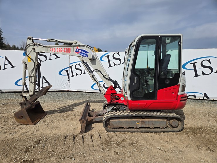 2014-takeuchi-tb240-image-2
